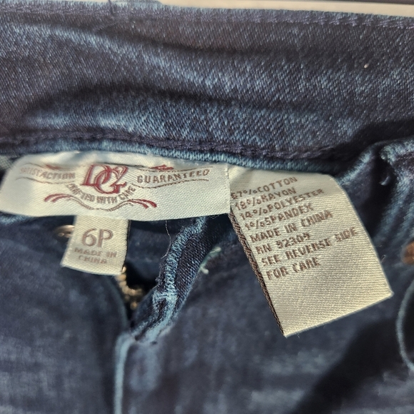 DG2 Vintage Denim Distressed Skinny straight Jeans size 6P - Picture 6 of 13